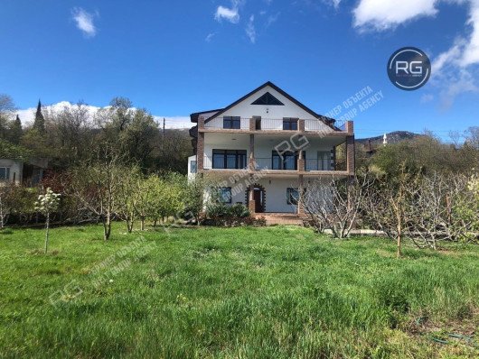 11-к дом, 298 м², Крым Республика, Алушта г., Кипарисное с., Алуштинская ул.