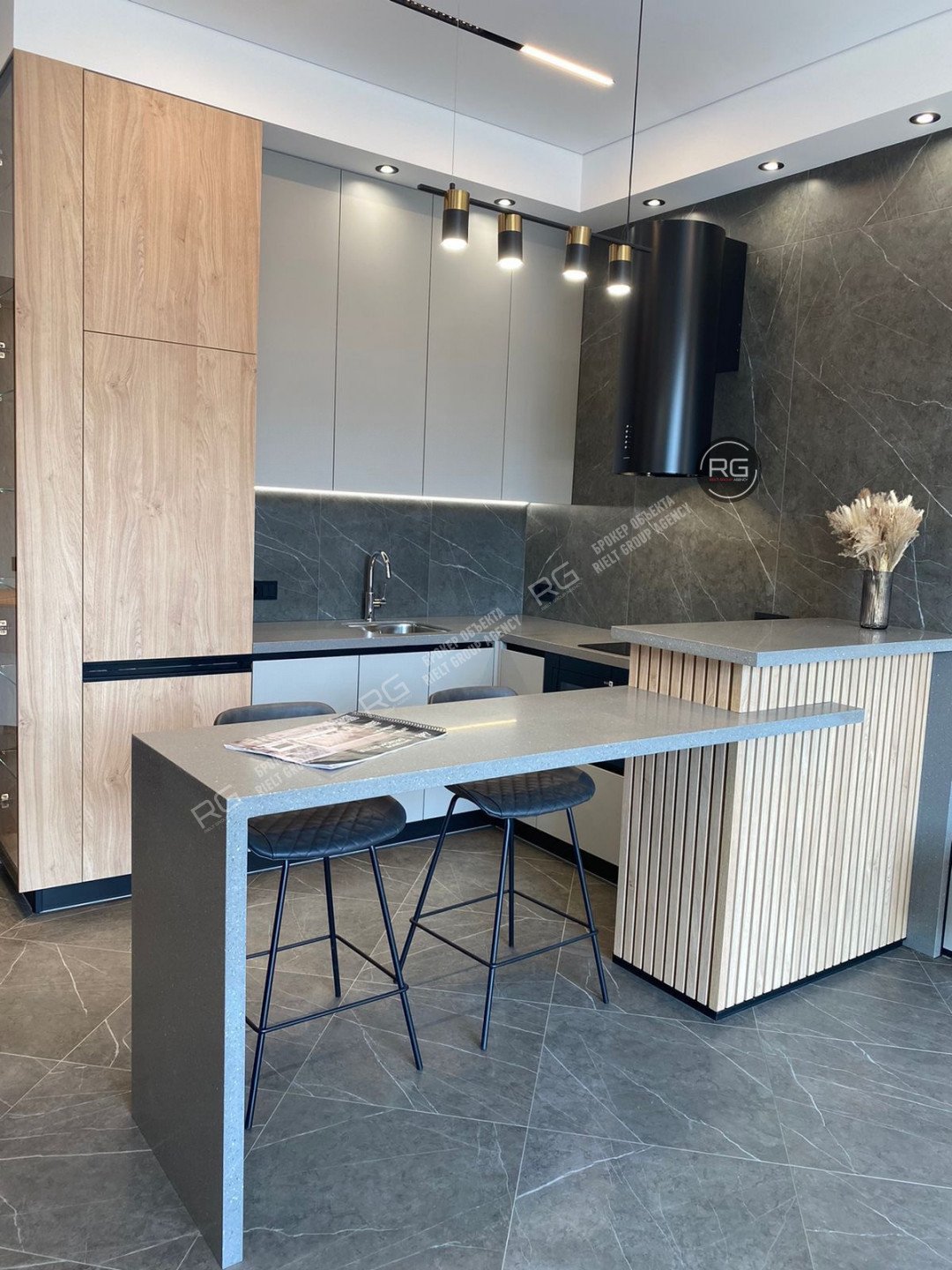 Фото 1, 2-к квартира, 64,5 м², Крым Республика, Алушта г., Васильченко ул., д.6в