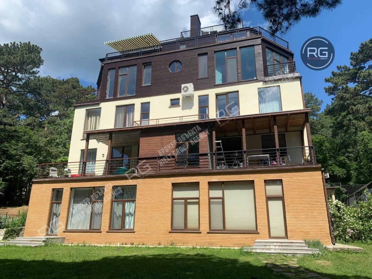 Фото 1, 4-к. квартира, 97 м², 2/4 эт., 97 м², Крым Республика, Ялта г., Ливадия п.г.т., Лесная ул., д.21