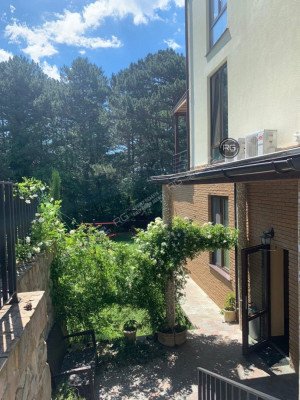 Миниатюра 22, 4-к. квартира, 97 м², 2/4 эт., 97 м², Крым Республика, Ялта г., Ливадия п.г.т., Лесная ул., д.21