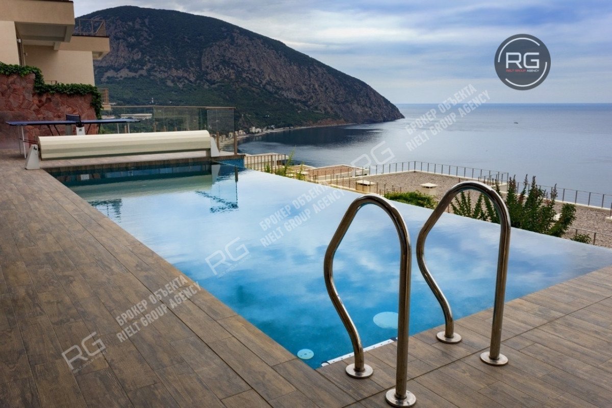 Фото 1, 5-к таунхаус, 570 м², Крым Республика, Ялта г., Гурзуф п.г.т., Ялтинская ул., д.12к