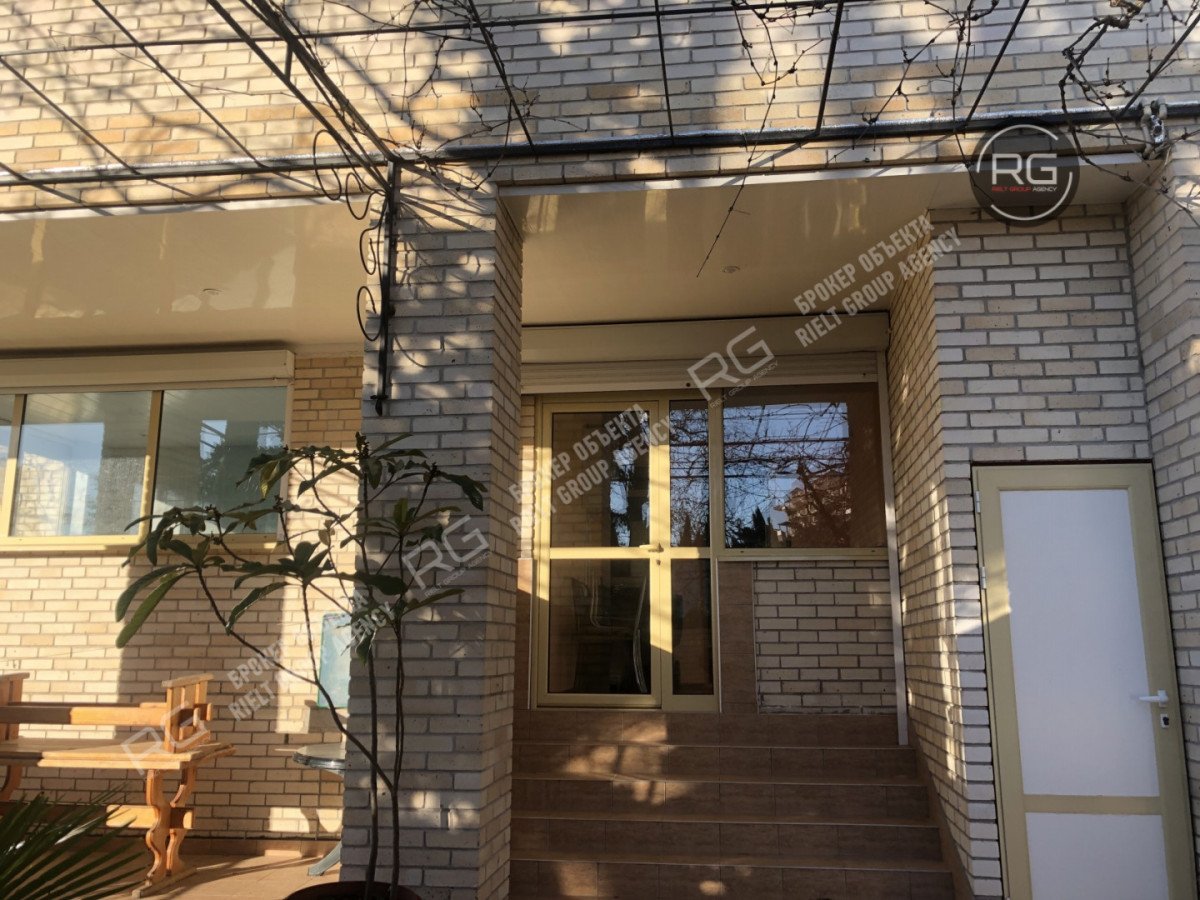 Фото 1, 6-к дом, 300 м², Крым Республика, Ялта г., Отрадное п.г.т., Мориса Тореза ул., д.9