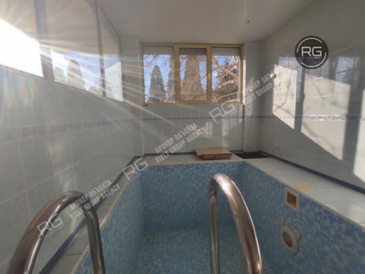 6-к дом, 300 м², Крым Республика, Ялта г., Отрадное п.г.т., Мориса Тореза ул., д.9