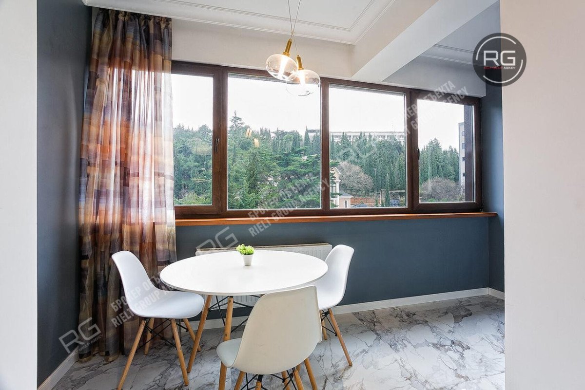 Фото 1, Апартаменты в Приморском парке, 42 м², Крым Республика, Ялта г., Парковый проезд., д.6а