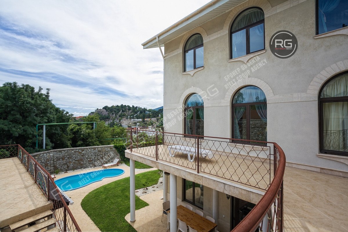 Миниатюра 2, Аренда комфортабельной Виллы в Гурзуфе, 650 м², Крым Республика, Ялта г., Гурзуф п.г.т., Ленинградская ул., д.70, к.а