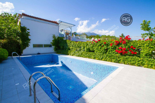 Дом 300 м² на участке 9 сот., 300 м², Крым Республика, Ялта г., Гурзуф п.г.т., Галата ул.