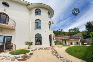 Миниатюра 2, Дом на солнечной энергии, 450 м², Крым Республика, Ялта г., Гурзуф п.г.т., Лазурная ул., д.15