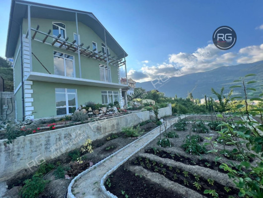 Дом под отделку в Ялте, 220 м², Крым Республика, Ялта г., Нижнедарсановская ул.