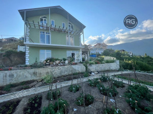 Миниатюра 2, Дом под отделку в Ялте, 220 м², Крым Республика, Ялта г., Нижнедарсановская ул.