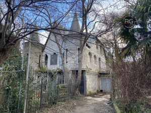 Миниатюра 1, Дом в средневековом стиле в Ялте, 179 м², Крым Республика, Ялта г., Кирова ул., д.32б