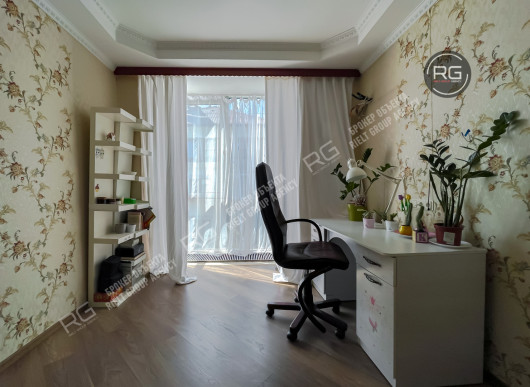 квартира с выходом в парк!, 70 м², Ленинградская область, Гатчинский район, Гатчина г., Чкалова ул., д.40