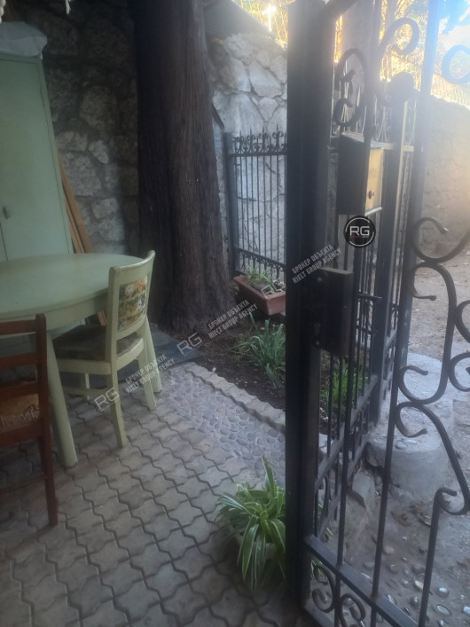 Квартира в центре Ялты с двором, 58 м², Крым Республика, Ялта г., Кирова ул., д.36