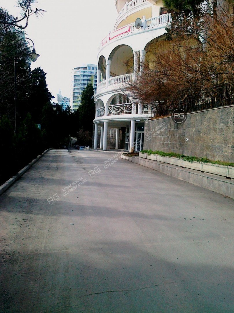 Фото 1, Новое коммерческое помещение в Ялте. Проект под, 600 м², Крым Республика, Ялта г., Ленина В.И. имени наб., д.22