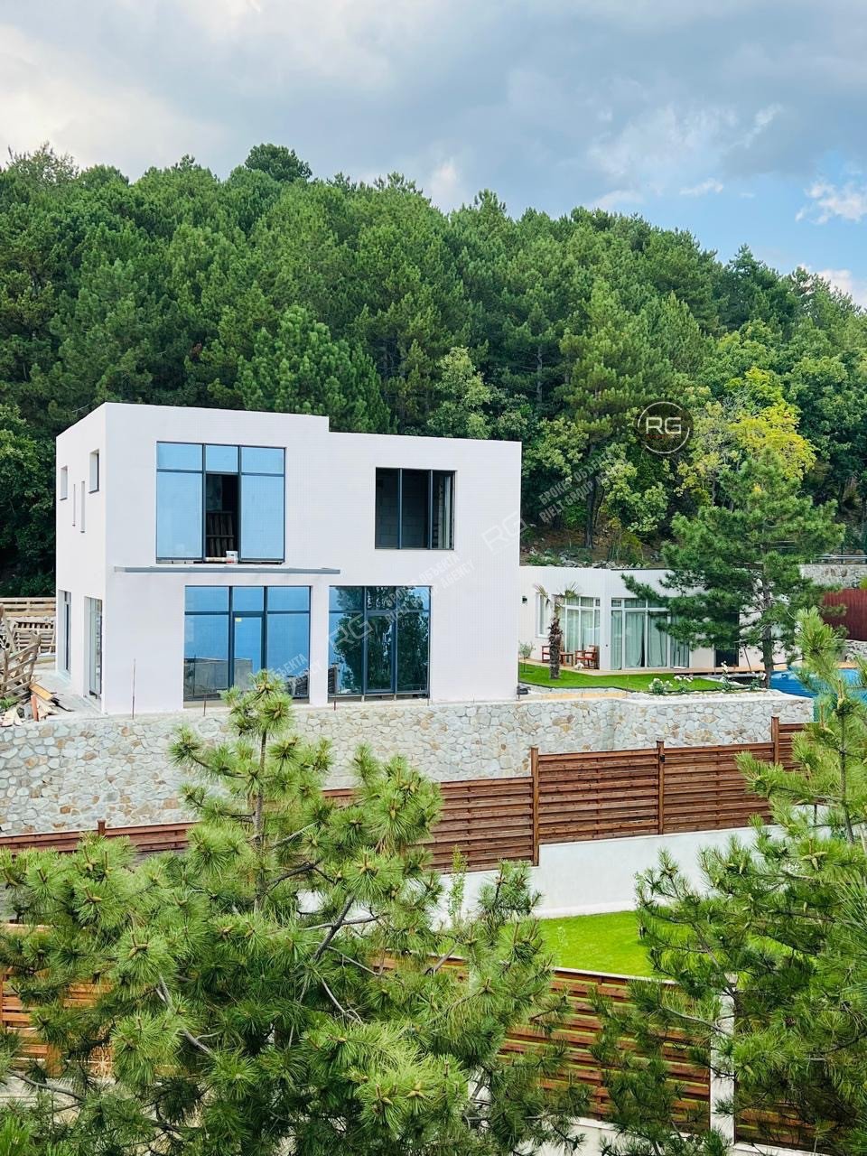 Фото 1, Отличный проект на ЮБК!, 265 м², Крым Республика, Ялта г., Фрунзе пер., д.80А