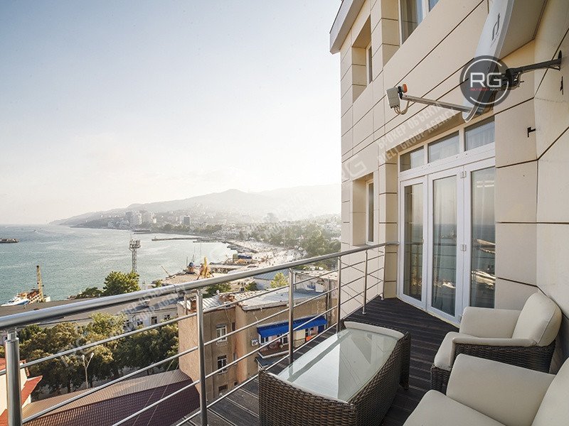 Фото 1, Пентхаус в аренду в центре Ялты, 285 м², Крым Республика, Ялта г., Игнатенко ул., д.5