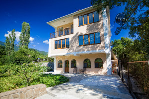 Миниатюра 26, Продажа 3-этажного дома в Ялте, 300 м², Крым Республика, Ялта г., Изобильная ул., д.15