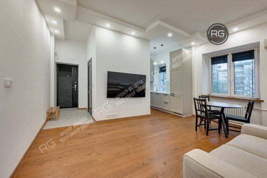 Продажа квартиры в Хамовниках, 41 м², Москва, Арбат район, Панфиловский пер., д.3