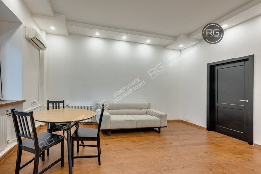 Продажа квартиры в Хамовниках, 41 м², Москва, Арбат район, Панфиловский пер., д.3