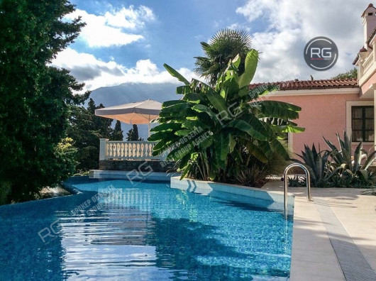 Вилла в Гурзуфе, 506 м², Крым Республика, Ялта г., Гурзуф п.г.т., Ялтинская ул., д.50а