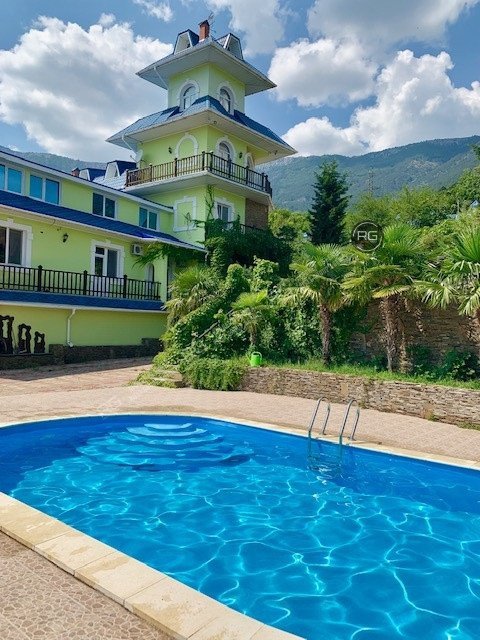 Фото 1, Живописное место. Уникальный проект., 611 м², Крым Республика, Ялта г., Большевистская ул., д.25