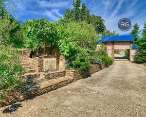 Миниатюра 2, Живописное место. Уникальный проект., 611 м², Крым Республика, Ялта г., Большевистская ул., д.25